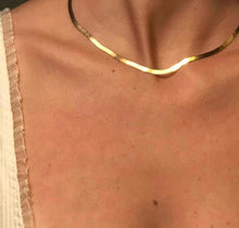 Load image into Gallery viewer, Herringbone Staple Necklace
