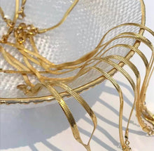 Load image into Gallery viewer, Herringbone Staple Necklace
